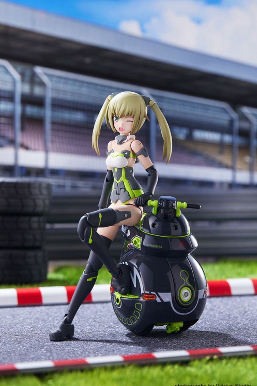 In Stock Kotobukiya | Frame Arms Girl Innocentia [Racer] & Noseru [Racing Specs Ver.]